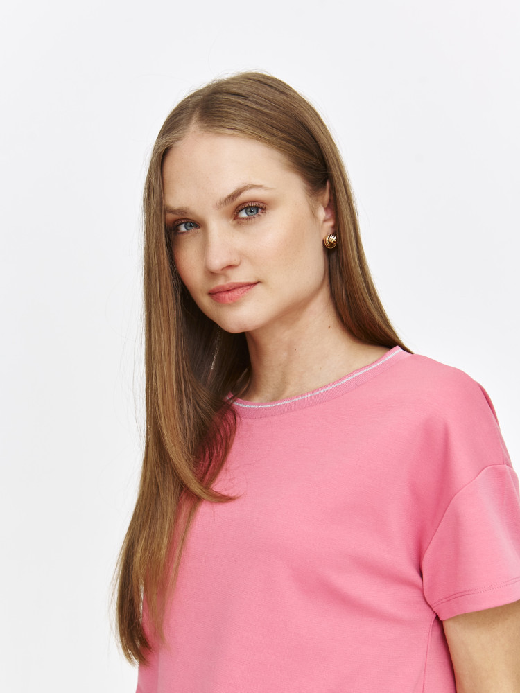 Jasnoróżowa bluza z krótkim rękawem