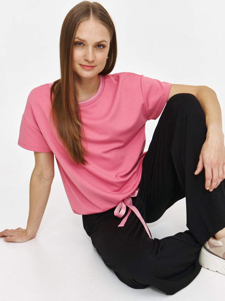 Jasnoróżowa bluza z krótkim rękawem