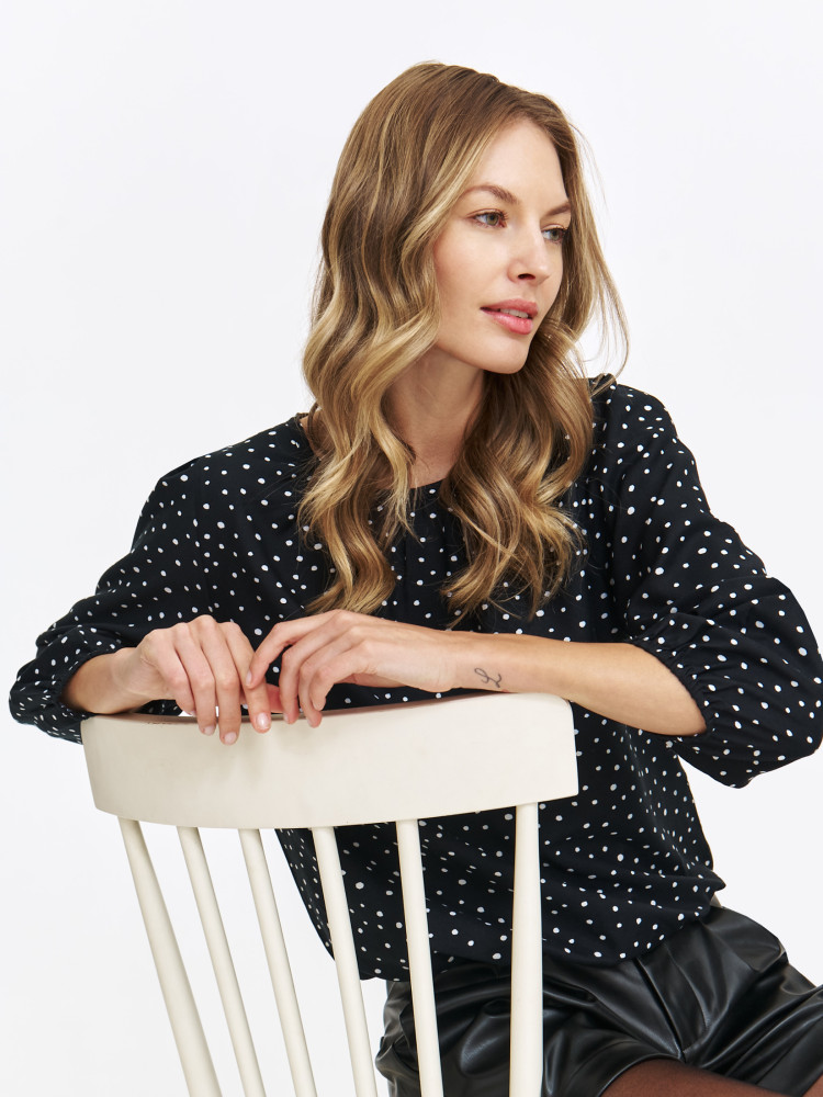 Czarna bluzka damska w drobne grochy