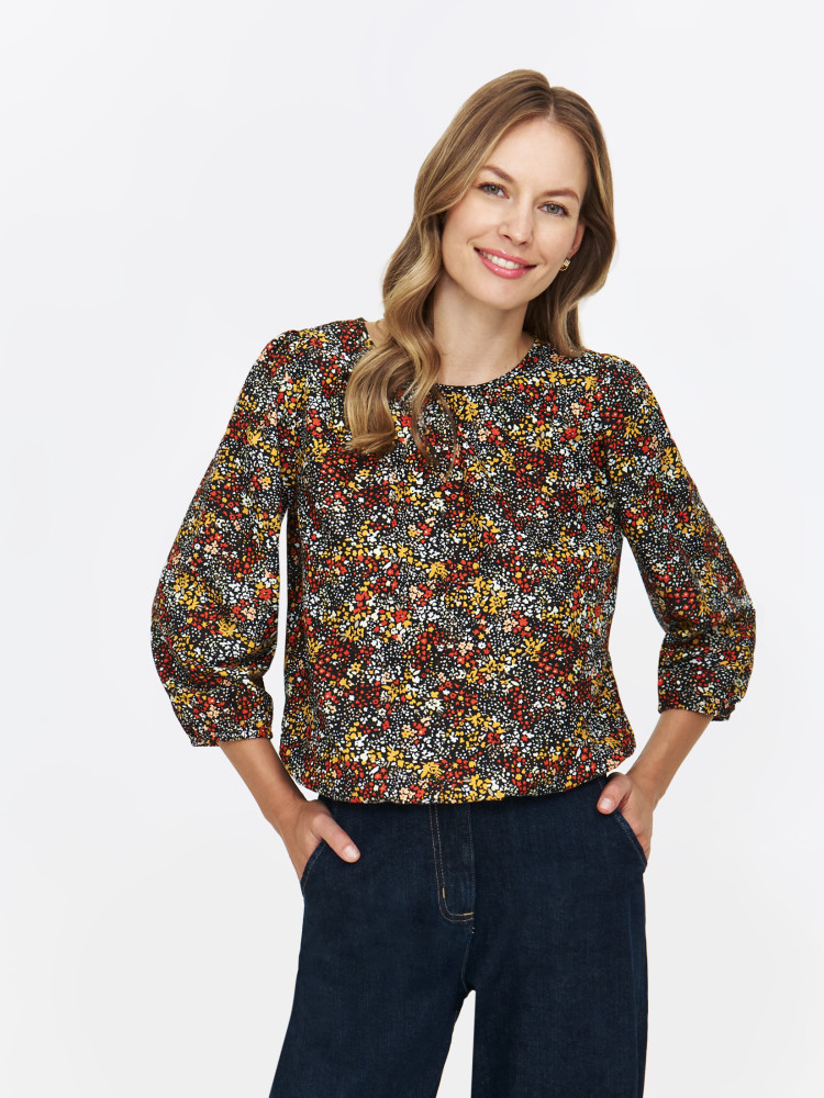 Bluzka w drobne kwiatki z rękawem 3/4