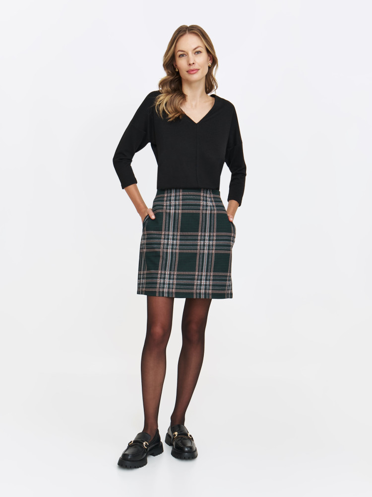 Czarna bluzka z dekoltem w serek Czarna bluzka z dekoltem w serek