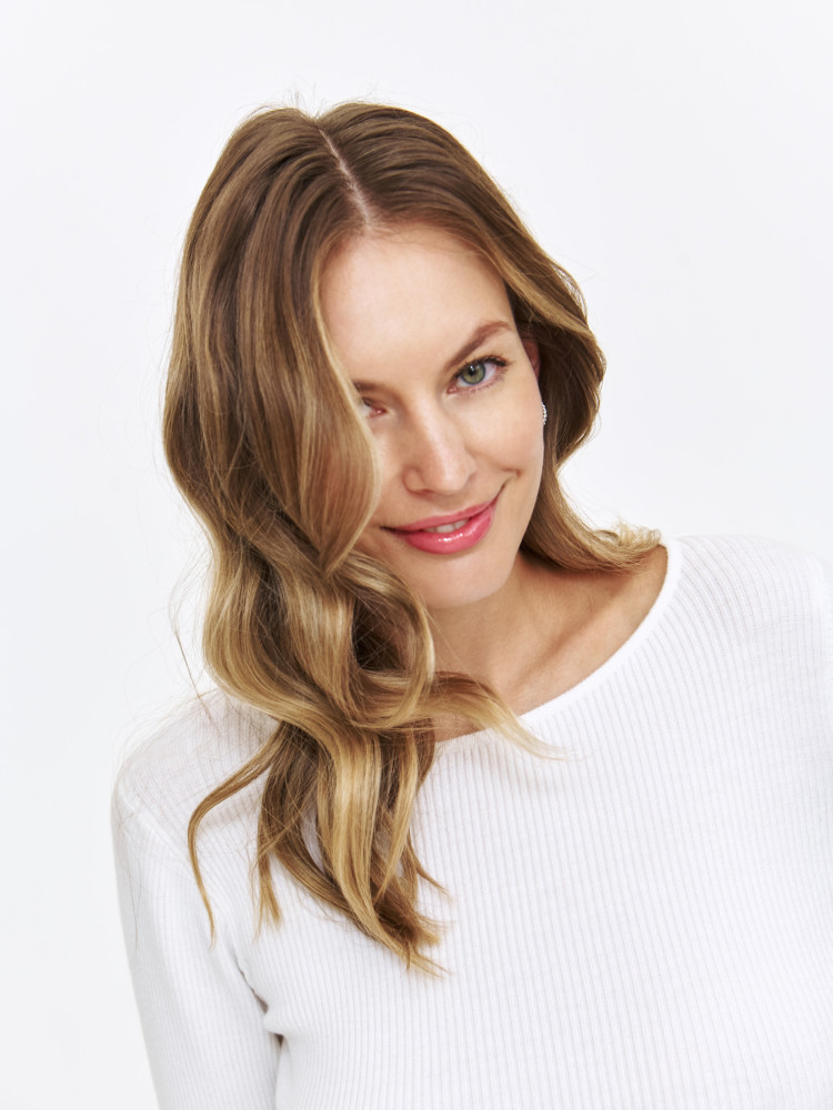 Biała bluzka z prążkowanej dzianiny Biała bluzka z prążkowanej dzianiny