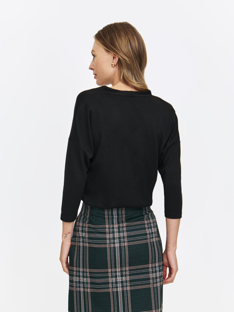 Czarna bluzka z dekoltem w serek Czarna bluzka z dekoltem w serek