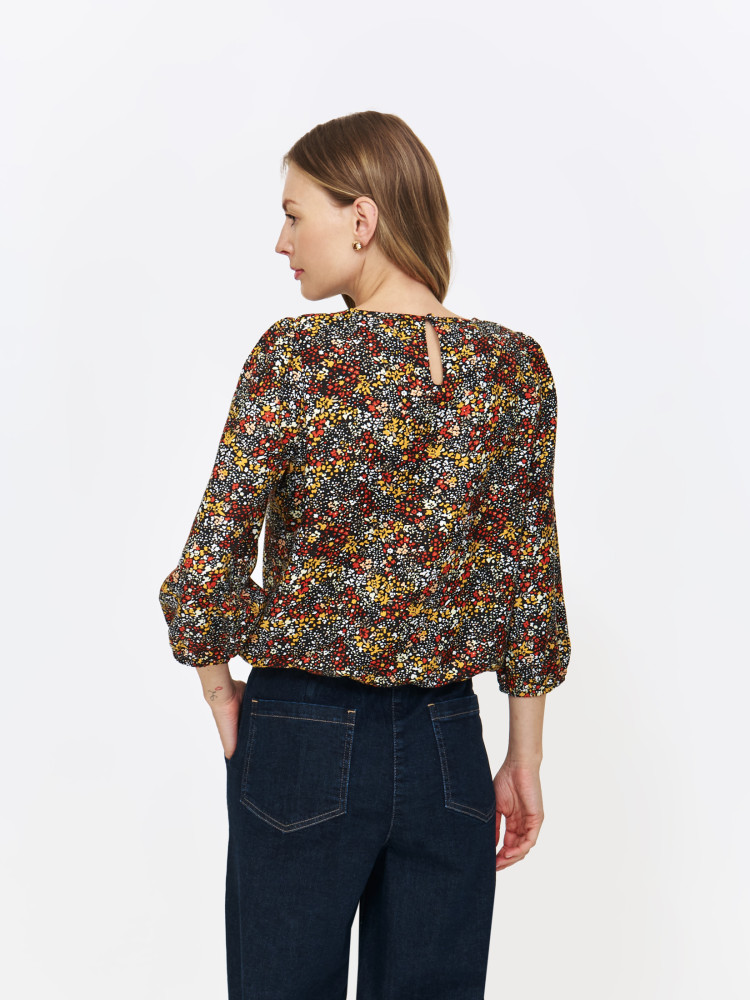 Bluzka w drobne kwiatki z rękawem 3/4