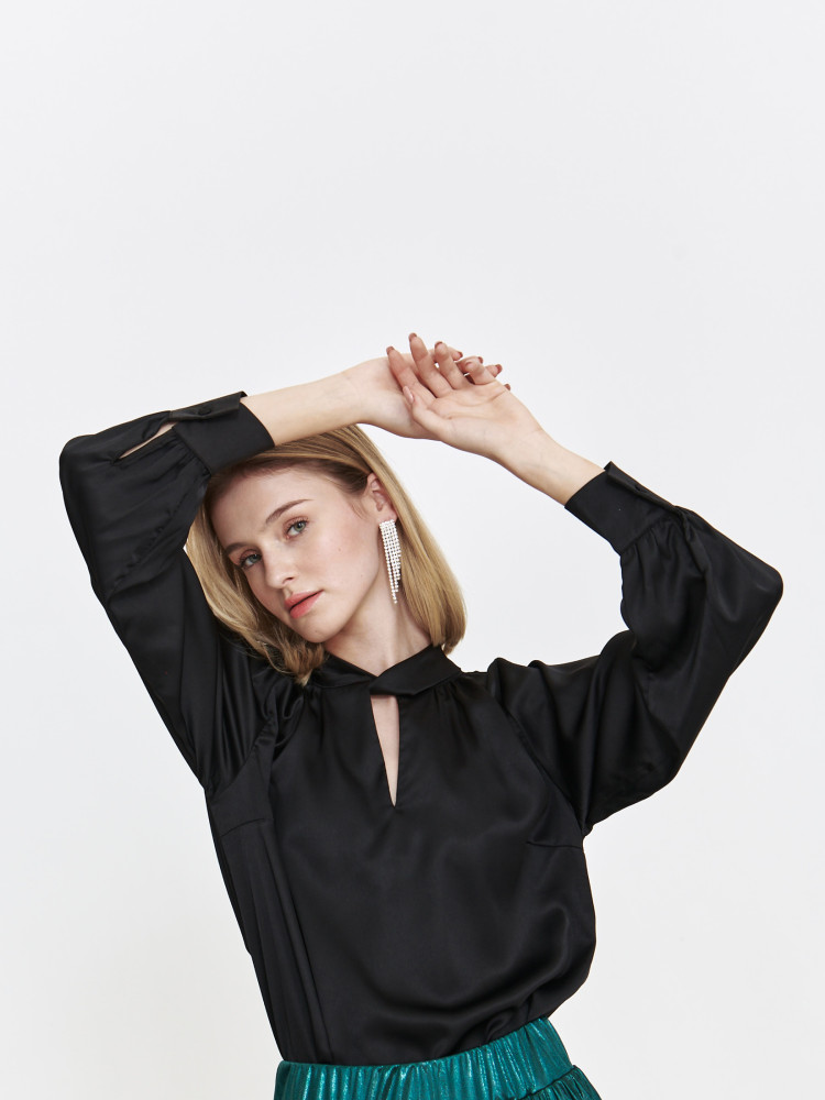 Czarna atłasowa koszula damska