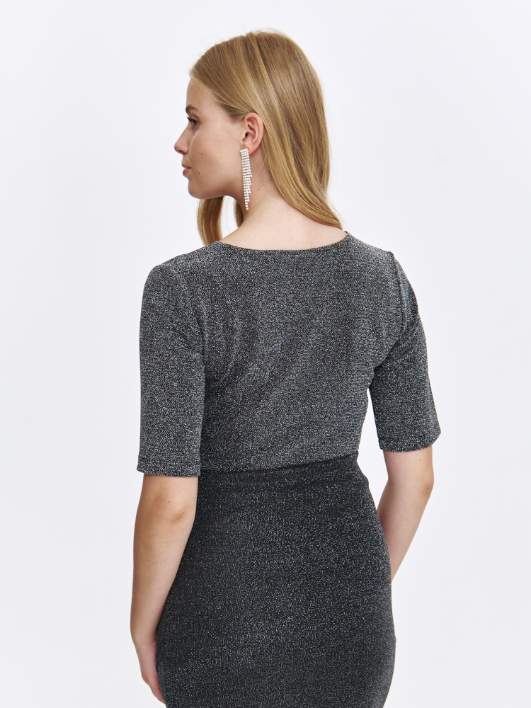 Bluzka z węzłem na dekolcie