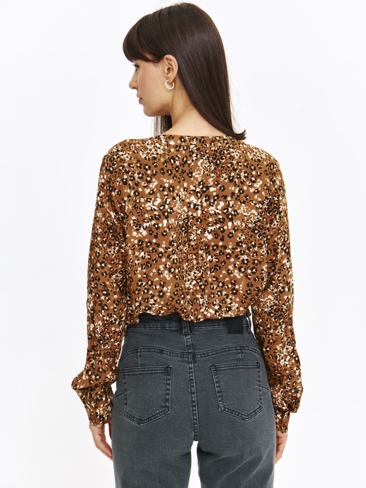 Jasnobrązowa koszula z drobnym nadrukiem