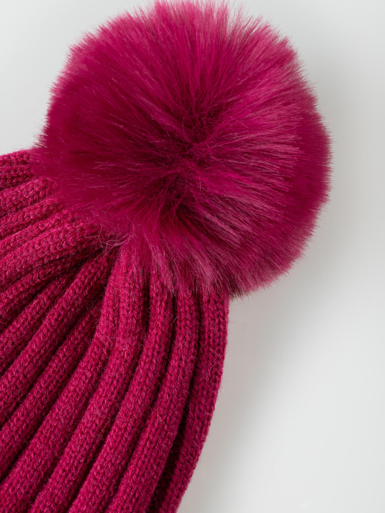 Różowa czapka pomponem 