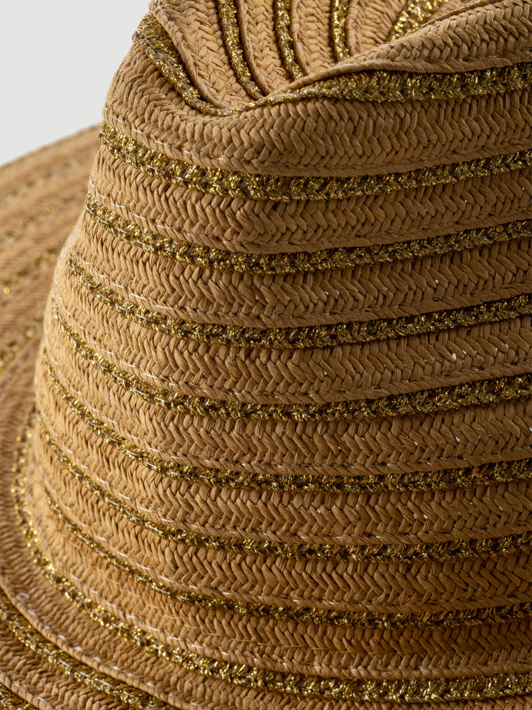 Kapelusz słomkowy z połyskującą nicią  Kapelusz słomkowy z połyskującą nicią