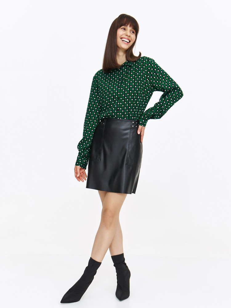 Czarna koszula z zielonym nadrukiem Czarna koszula z zielonym nadrukiem