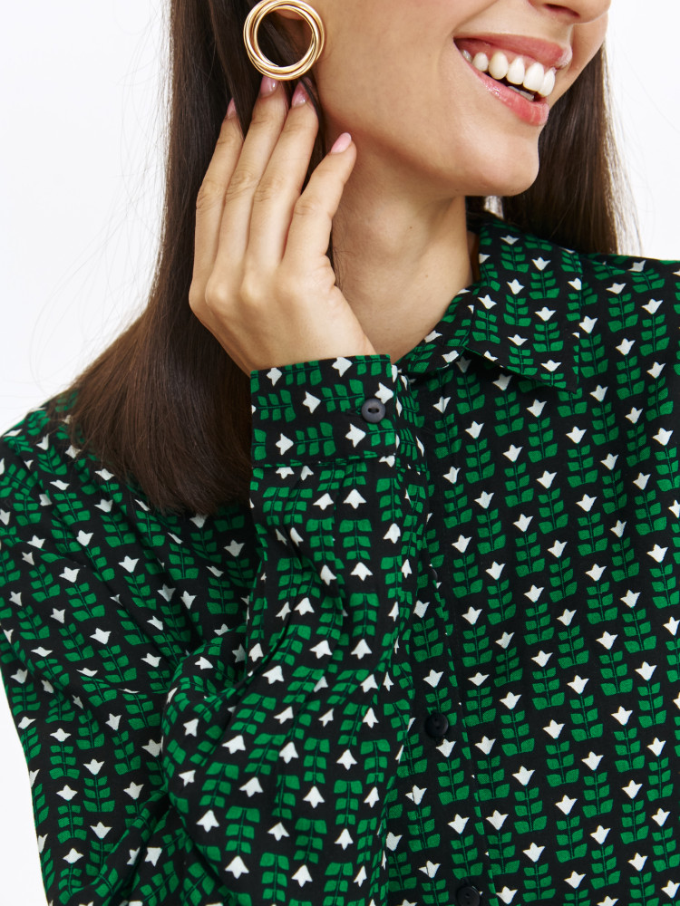 Czarna koszula z zielonym nadrukiem Czarna koszula z zielonym nadrukiem