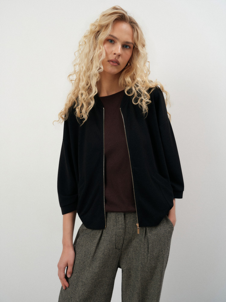 Czarna kurtka typu bomber
