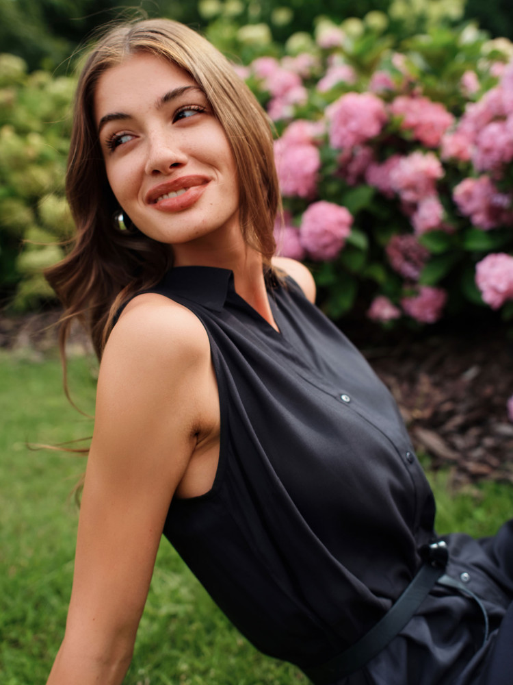 Czarna szmizjerka z tkaninowym paskiem 