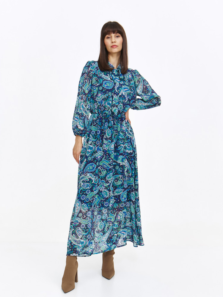 Długa niebieska sukienka z nadrukiem paisley