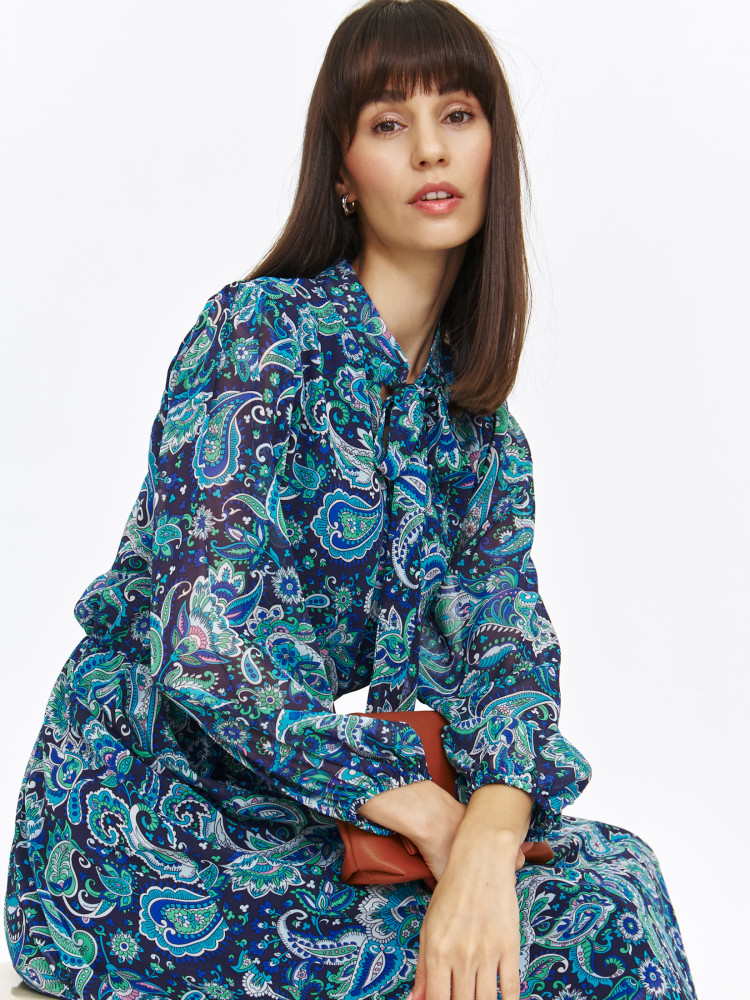 Długa niebieska sukienka z nadrukiem paisley