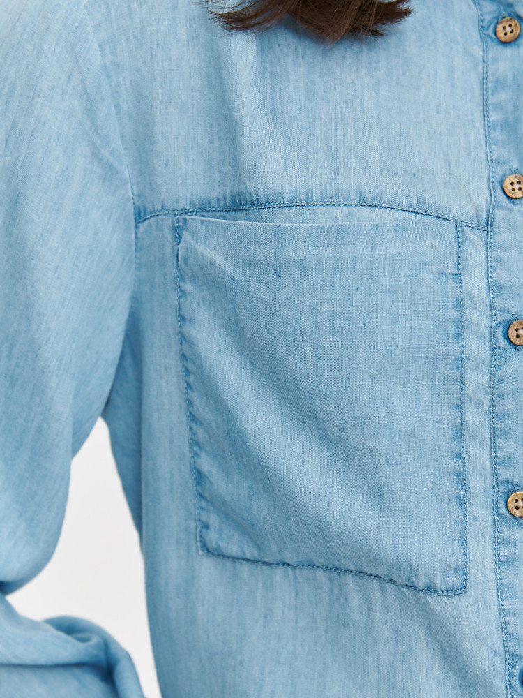Jasnoniebieska jeansowa koszula damska Jasnoniebieska jeansowa koszula damska