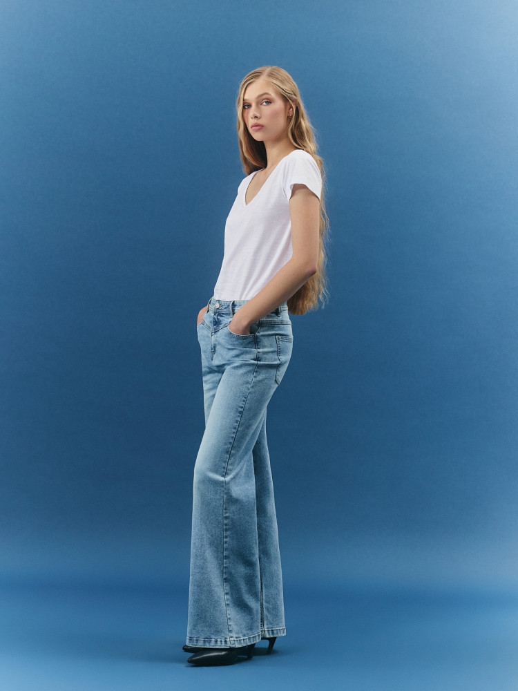 Jasnoniebieskie jeansy wide leg 