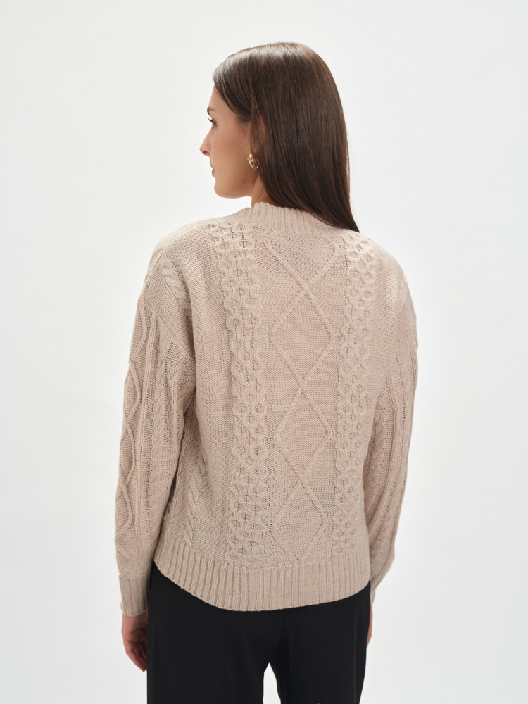 Beżowy kardigan z warkoczowym splotem 