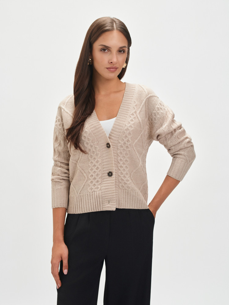 Beżowy kardigan z warkoczowym splotem 