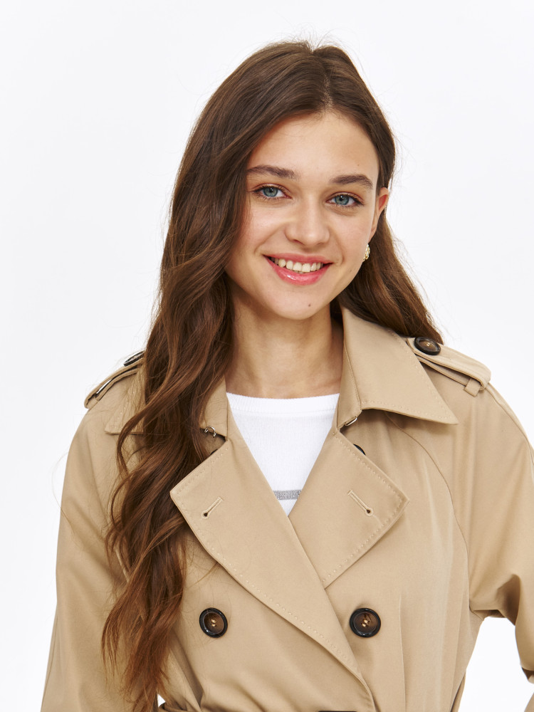 Klasyczny trencz damski średniej długości