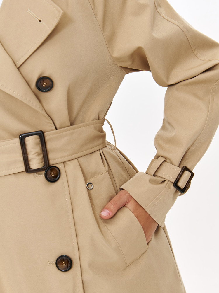 Klasyczny trencz damski średniej długości