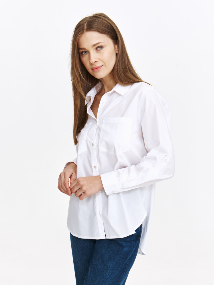 Klasyczna biała koszula z kieszeniami na przodzie 