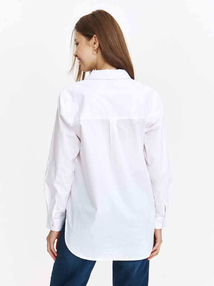 Klasyczna biała koszula z kieszeniami na przodzie 