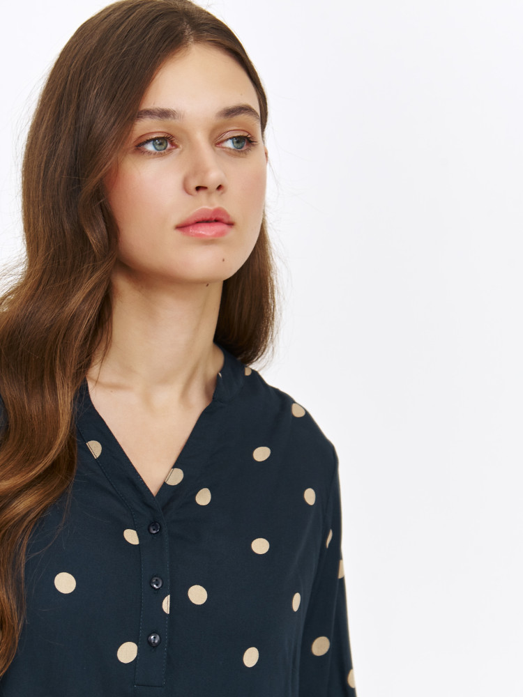 Koszulowa bluzka granatowa w grochy