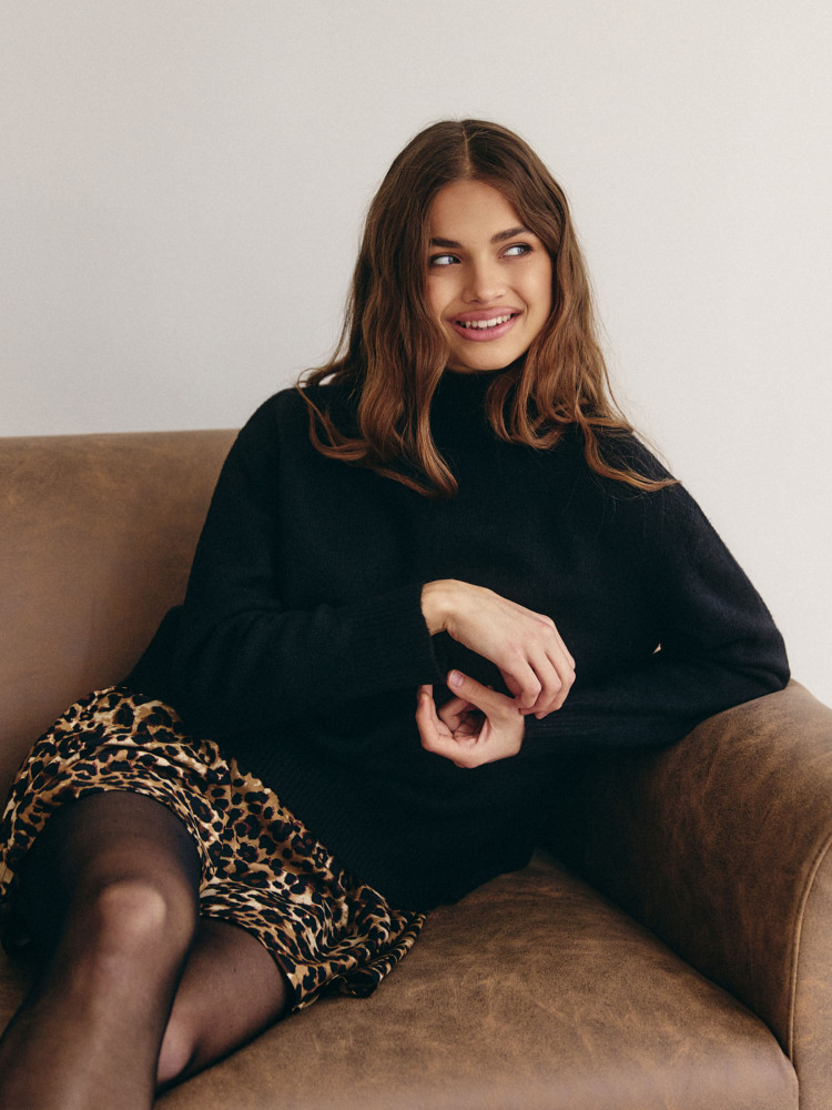 Krótka sukienka w zwierzęcy print 