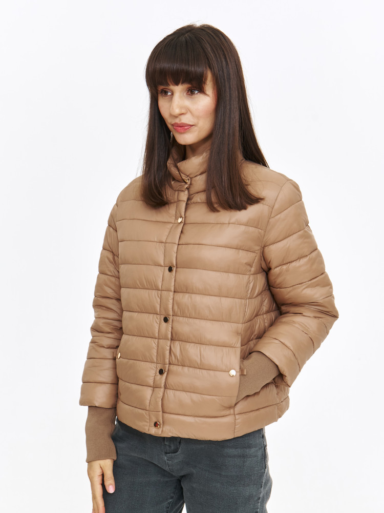 Lekka beżowa kurtka z pikowaniem