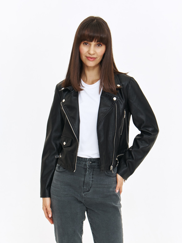 Czarna kurtka w stylu motocyklowym