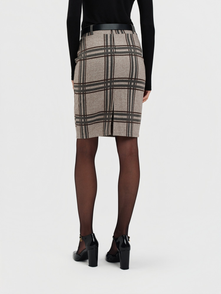 Ołówkowa spódnica w kratę 