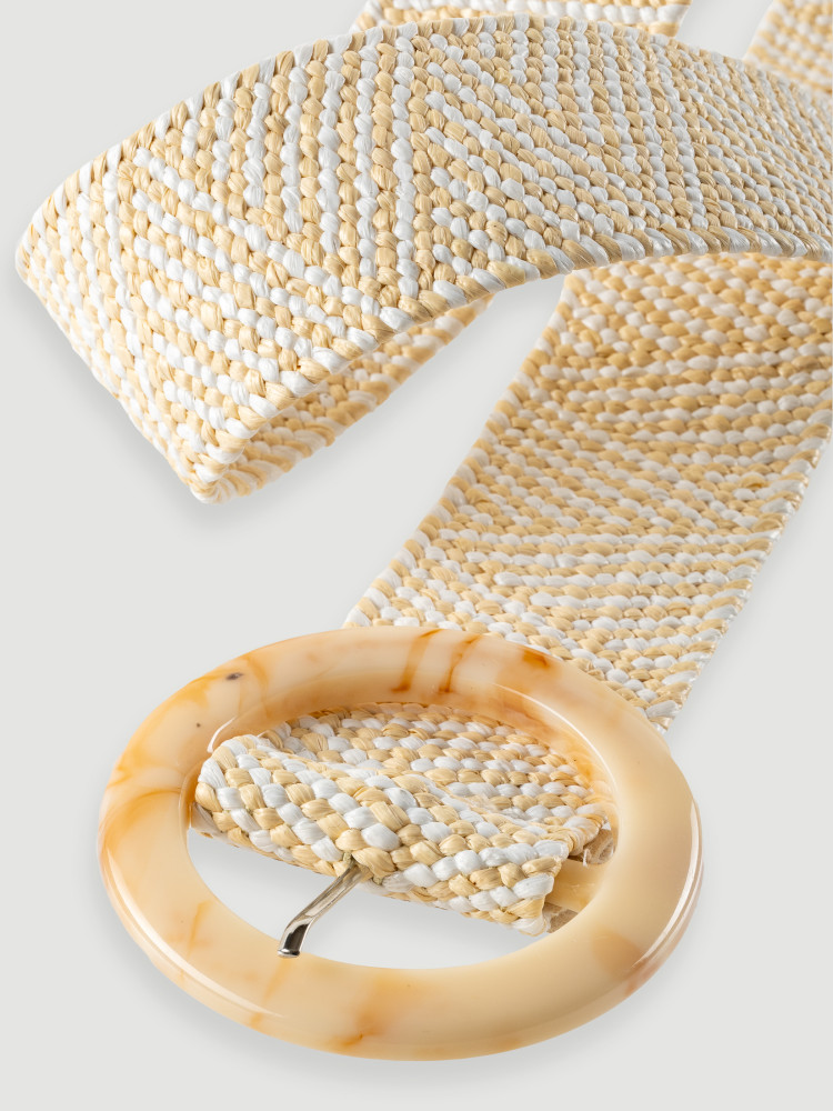 Beżowy pasek z okrągłą klamrą 