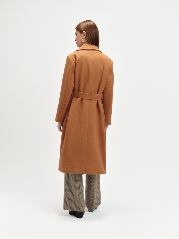 Beżowy płaszcz z wiązaniem 