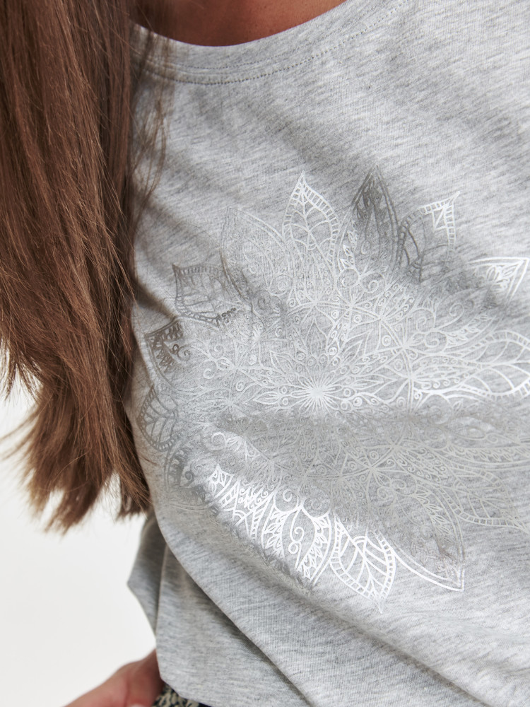 T-shirt damski ze srebrnym nadrukiem