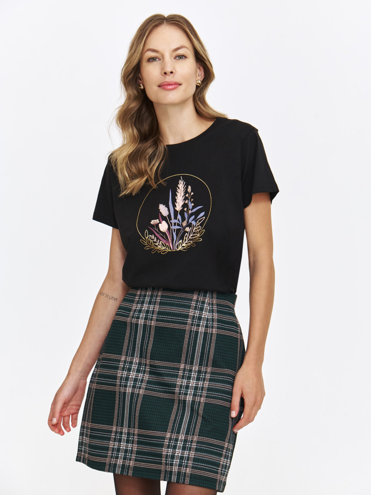 Czarny podkoszulek z kolorowym nadrukiem