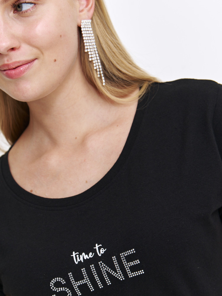 Czarny podkoszulek z błyszczącym napisem