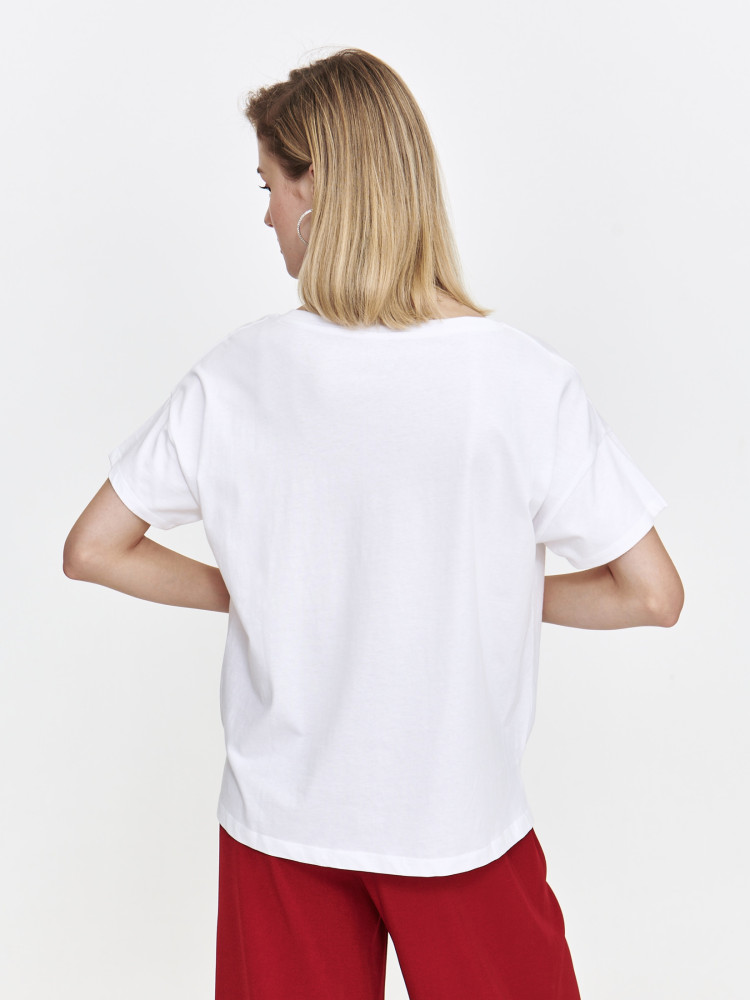T-shirt damski biały o luźnym fasonie