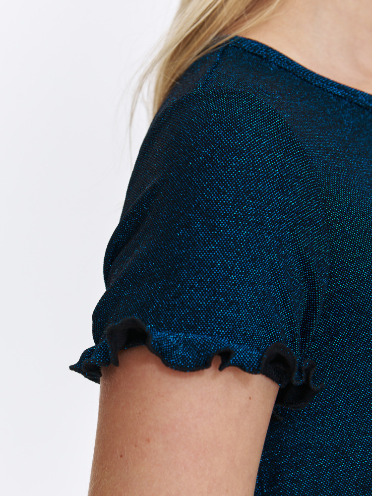 Elegancka bluzka z krótkim rękawkiem wykończonym falbanką