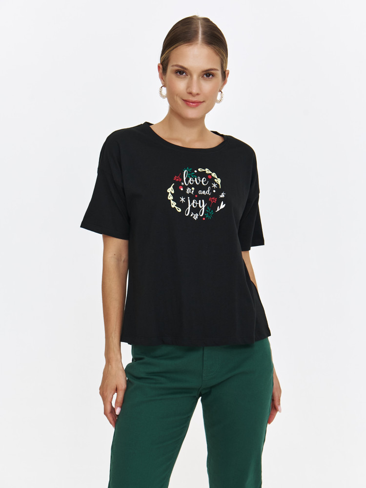 T-shirt z ozdobnym nadrukiem 