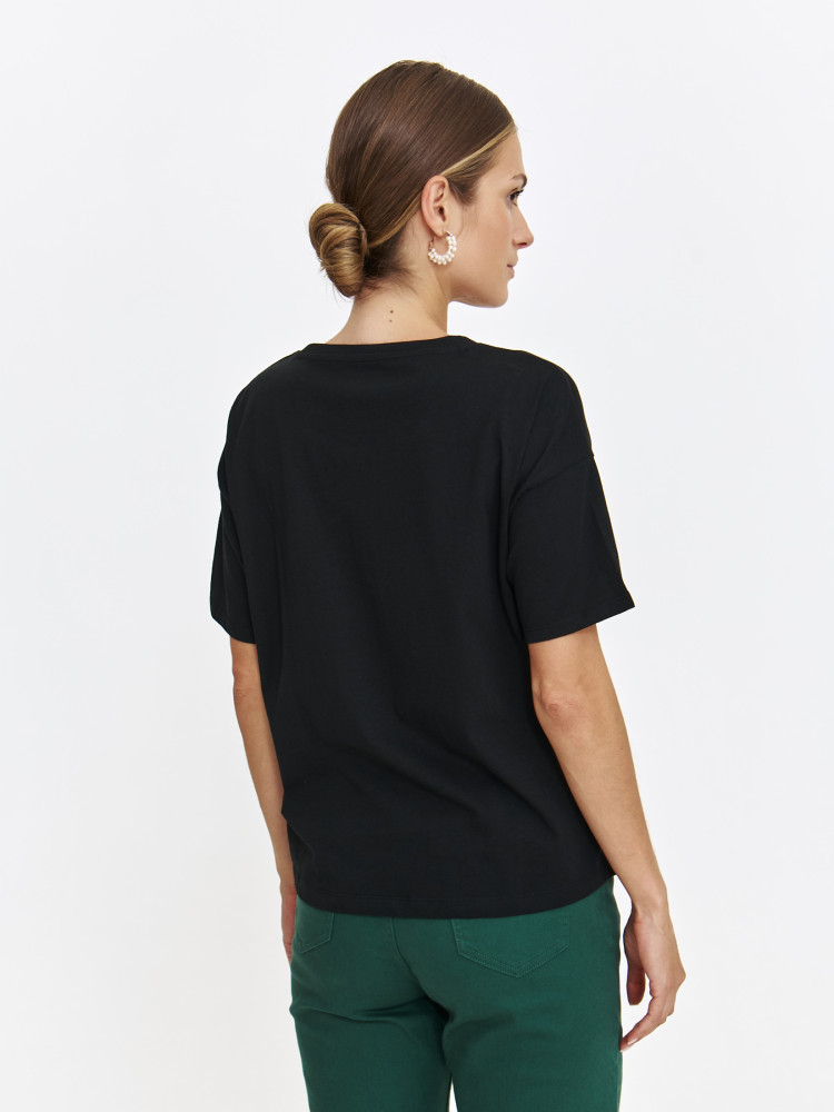 T-shirt z ozdobnym nadrukiem 