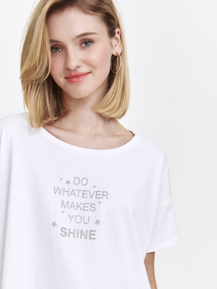 T-shirt damski biały o luźnym fasonie