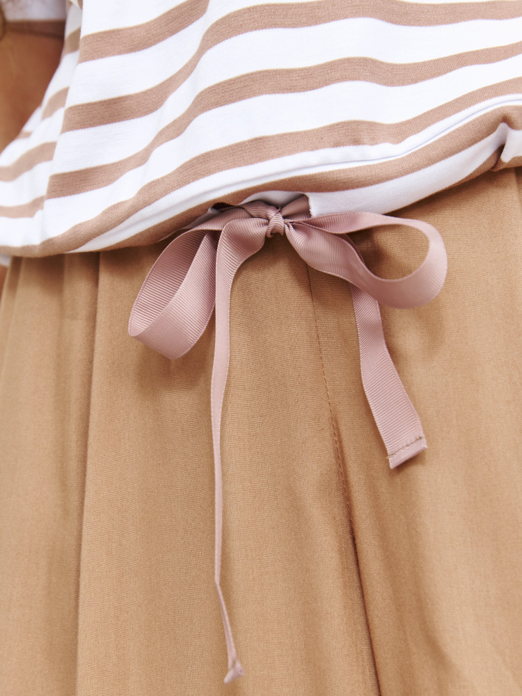 Podkoszulek damski ze ściągnięciem z atłasową wstążką 