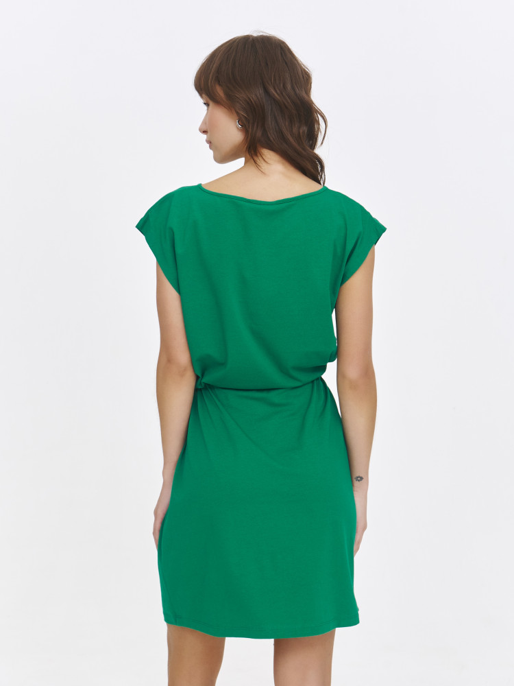 Zielona sukienka ze ściągaczem w talii  Zielona sukienka ze ściągaczem w talii