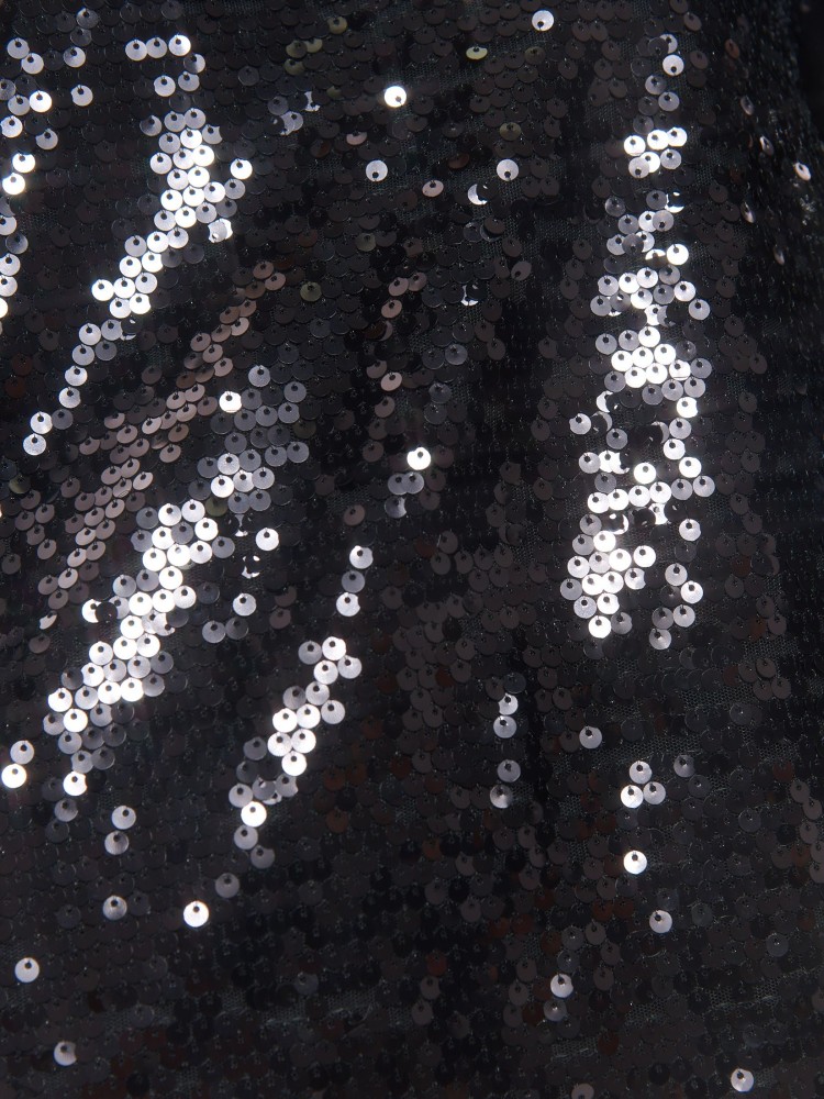 Cekinowa bluzka z rozkloszowanymi rękawami