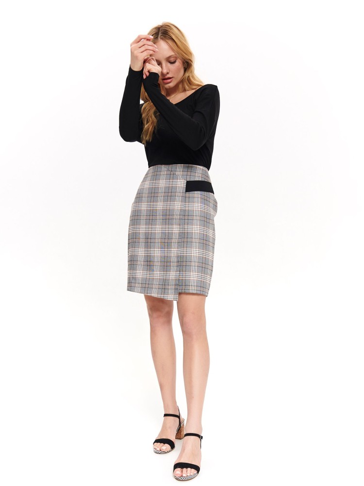 Luźna bluzka z odkrytymi plecami