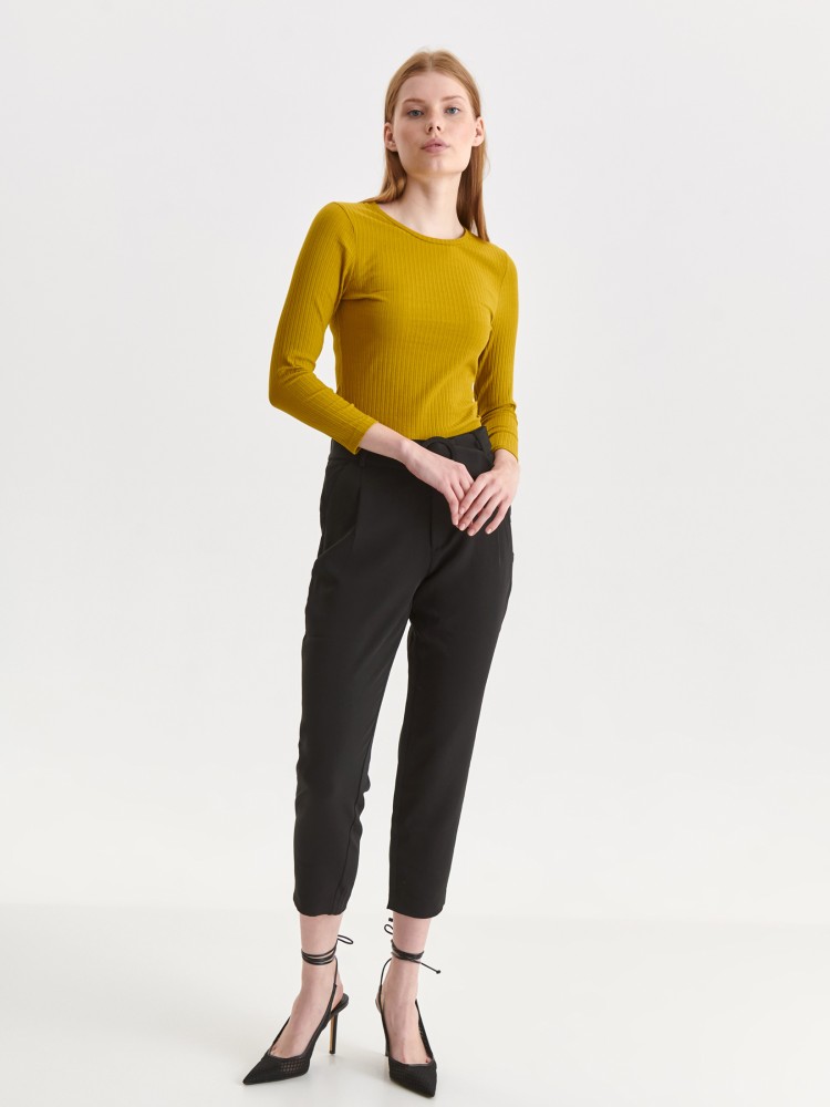 Dopasowana bluzka z prążkowanej dzianiny