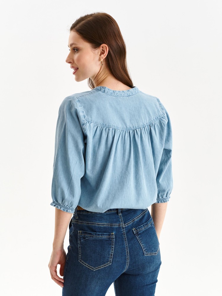 Bluzka z ozdobnymi cięciami