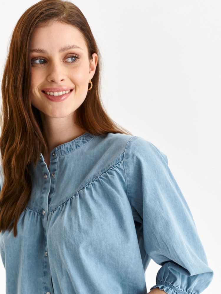 Bluzka z ozdobnymi cięciami