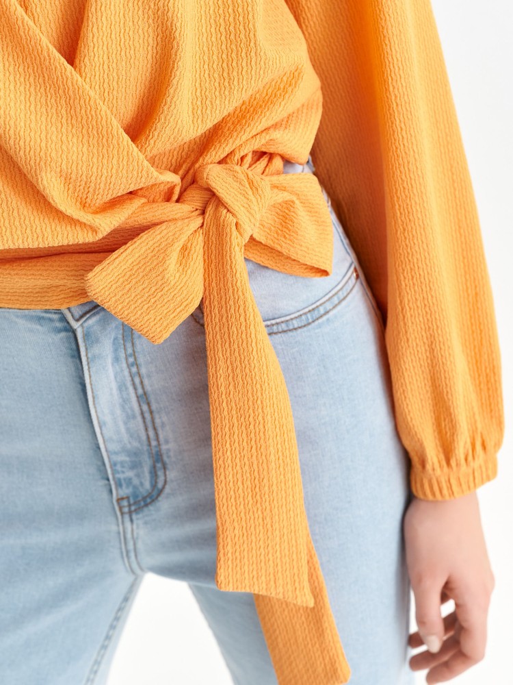 Luźna bluzka z wiązaniem